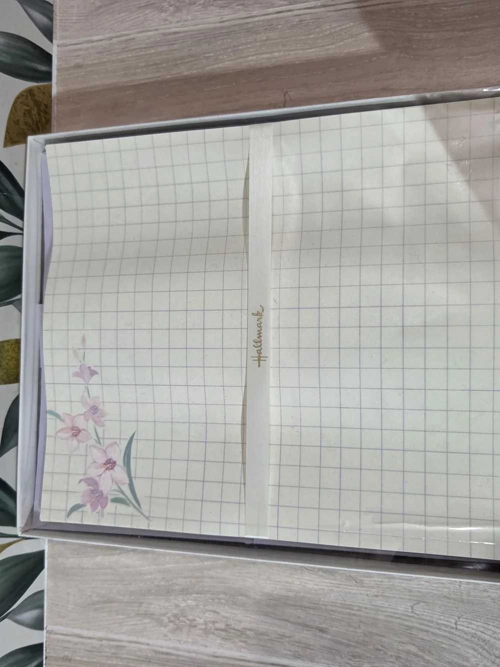 Vintage Hallmark Boxed Stationery Set Orchid Vase 32 Sheets 16 Envelopes